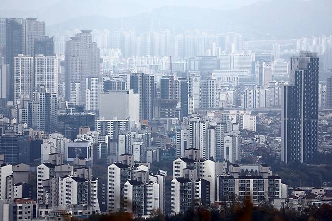 남산에서 바라본 서울 시내 모습. [연합]