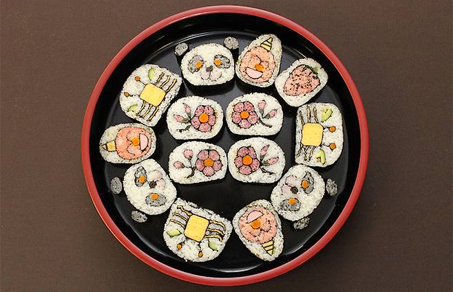 락셰프가 개발한 ‘파티김밥’은 천연재료를 이용해 예쁜 꽃과 잠자리, 팬더, 게, 고래 등 알록달록 재해석한 캐릭터김밥이다. 락셰프 제공