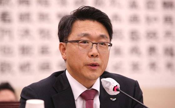김진욱 공수처장이 지난달 19일 국회 법제사법위원회 국정감사에서 답변하고 있다. 뉴스1