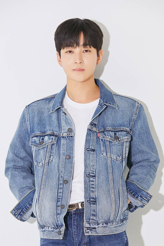 가수 딘딘 /사진=슈퍼벨컴퍼니