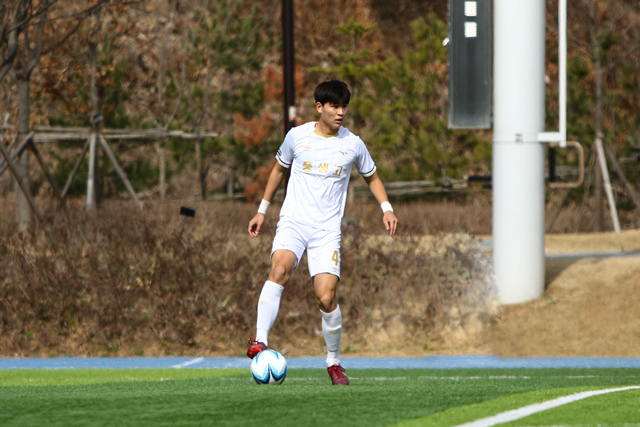 경기에 집중하는 유민준. /사진=성남FC 제공