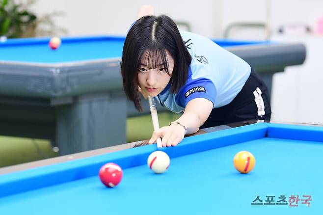 프로당구 선수 장가연이 스포츠한국과의 인터뷰에서 포즈를 취하고 있다. ⓒ이혜영 기자 lhy@hankooki.com