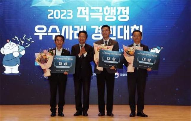 인천시는 지난 8일 정부세종청사 대강당에서 열린 ‘2023 적극행정 우수사례 경진대회’에서 긴급차량의 인공지능(AI) 신호제어로 대통령상을 수상했다.