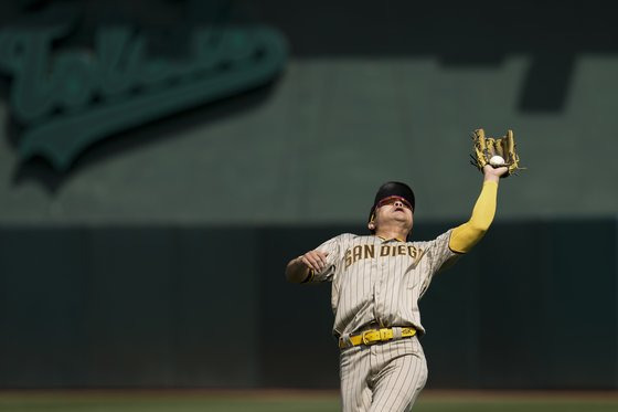 MLB 골드 글러브 유틸리티 플레이어 부문 수상자 샌디에이고 김하성. 내야 어디든 공백이 생기면 그를 찾는다. [AP=연합뉴스]