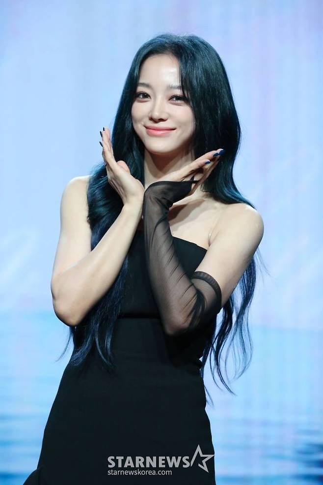 가수 김세정이 4일 오후 서울 청담동 일지아트홀에서 진행된 첫 번째 정규 앨범 '문'(門) 발매 기념 쇼케이스에서 포즈를 취하고 있다. /사진제공=젤리피쉬 2023.09.04 /사진=이동훈