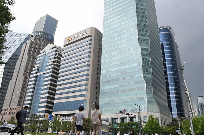 여의도 증권사들의 모습./사진=허문찬 기자