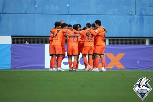 김대원의 득점에 기뻐하는 강원 선수들 [한국프로축구연맹 제공. 재판매 및 DB 금지]