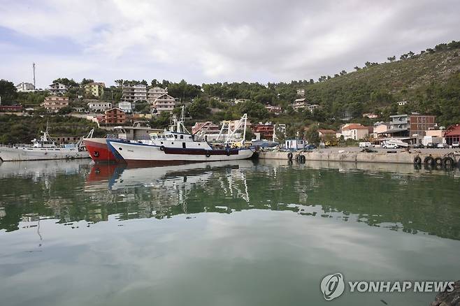 이탈리아 난민센터가 들어설 알바니아 솅진 항구 [AP 연합뉴스 자료사진. 재판매 및 DB 금지]