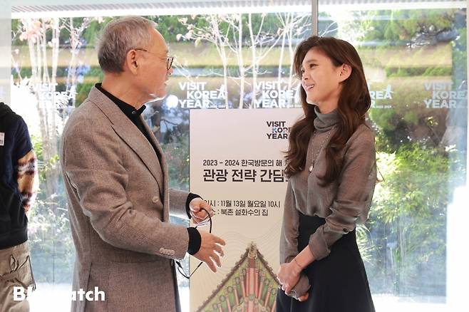 유인촌 문화체육관광부 장관(왼쪽)과 이부진 한국방문의해 위원장이 13일 오전 서울 북촌 설화수의집에서 '2023~2024년 한국방문의 해' 계기 관광 전략 간담회를 마치고 인사를 나누고 있다./사진=이명근 기자 qwe123@