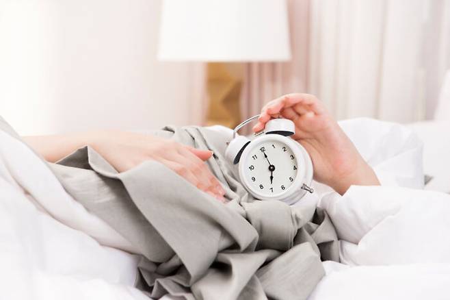 이른 아침엔 혈액이 끈끈해져 혈관병이 악화될 수 있다. 남성의 발기 문제도 이와 일부 관련이 있다. [사진=클립아트코리아]