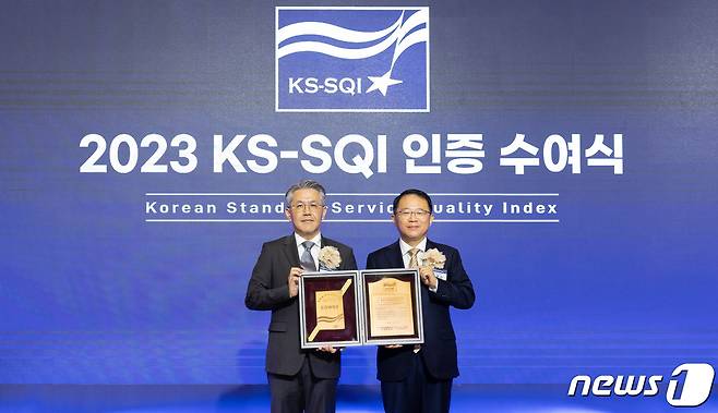 코웨이가 한국서비스품질지수 A/S 부문에서 1위를 수상했다.(코웨이 제공)