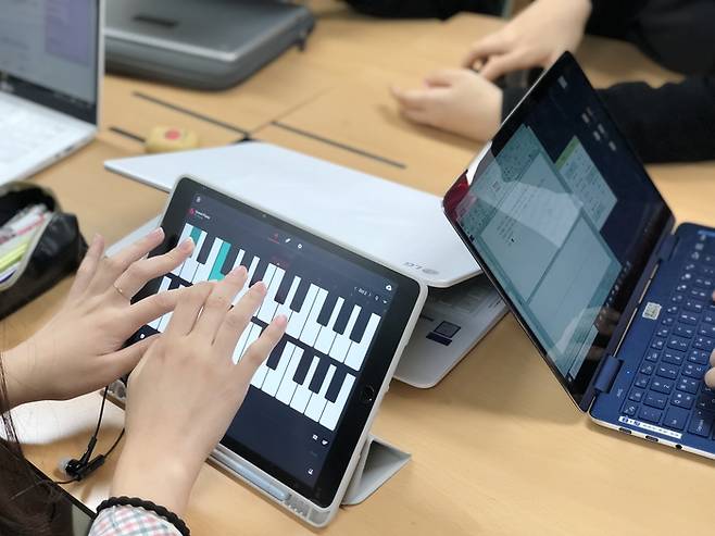 공교육 내 음악 수업이 AI, 어플리케이션을 활용해 다양하게 변화하고 있다.