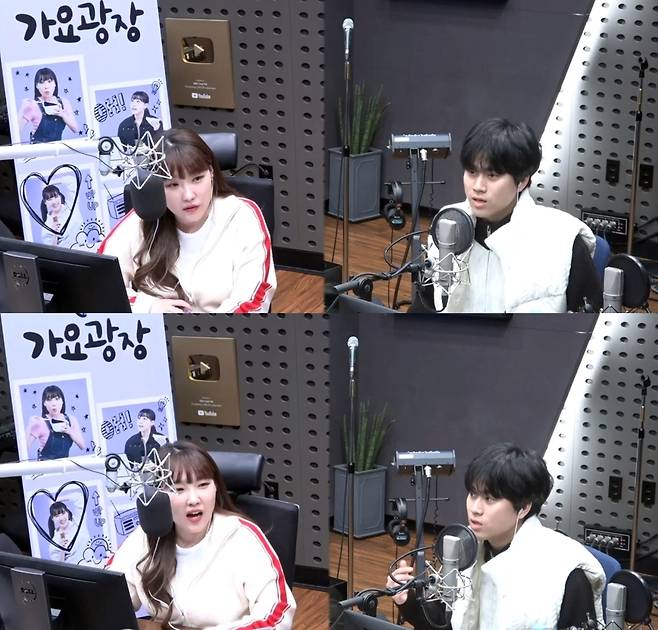 왼쪽부터 개그우먼 이은지, 가수 이무진. (KBS cool FM 이은지의 가요광장 캡처)