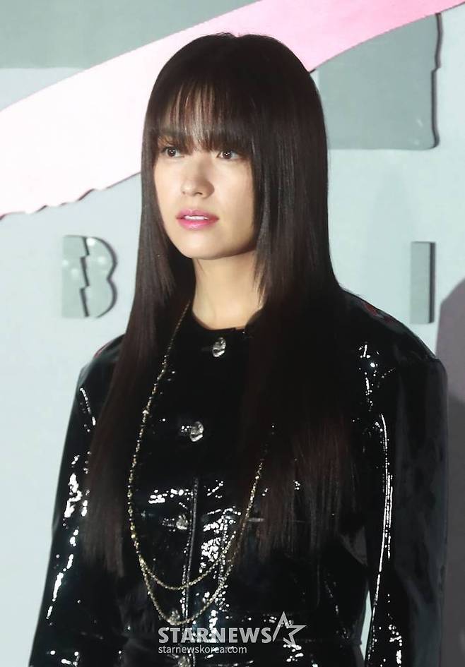 배우 한효주가 14일 오전 서울 CGV용산아이파크몰에서 진행된 넷플릭스 영화 '독전2'(감독 백종열) 제작발표회에 참석해 포즈를 취하고 있다.  용산역에서 벌인 지독한 혈투 이후, 여전히 이선생을 쫓는 원호(조진웅 분)와 사라진 락(오승훈 분), 다시 나타난 브라이언(차승원 분)과 사태 수습을 위해 중국에서 온 큰칼(한효주)의 독한 전쟁을 그린 범죄 액션 영화 '독전2'는 오는 17일 공개된다. /2023.11.14 /사진=이동훈