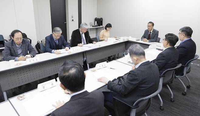 (서울=연합뉴스) 박민수 보건복지부 제2차관이 14일 전문과목 외과계 학회와 간담회를 갖고 보건의료 현안에 관한 의견을 경청했다. 2023.11.14. [보건복지부 제공. 재판매 및 DB 금지]