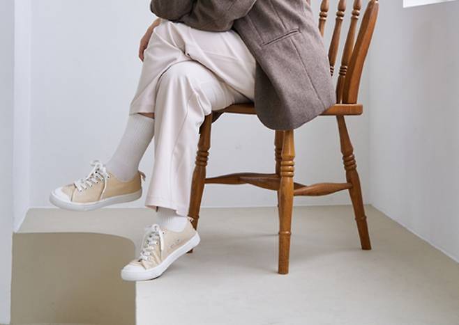 다리를 떠는 행위는 하지정맥류 예방에 도움을 준다./사진=게티이미지뱅크