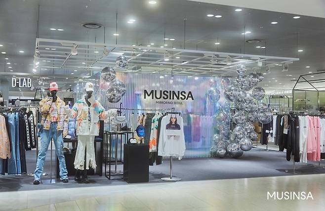 [사진 출처 = 무신사]