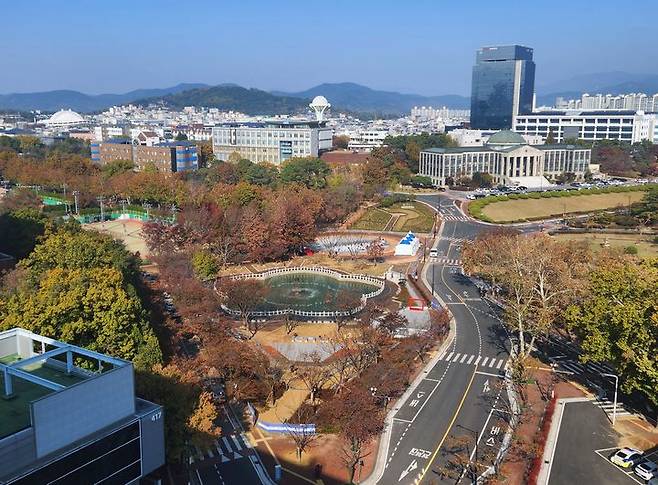 경북대 일청담 광장 *재판매 및 DB 금지