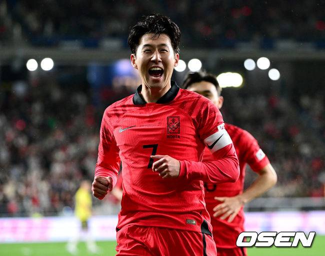 [OSEN=울산, 최규한 기자]전반 한국 손흥민이 선제골을 작렬시킨 뒤 포효하고 있다. 2023.03.24 / dreamer@osen.co.kr