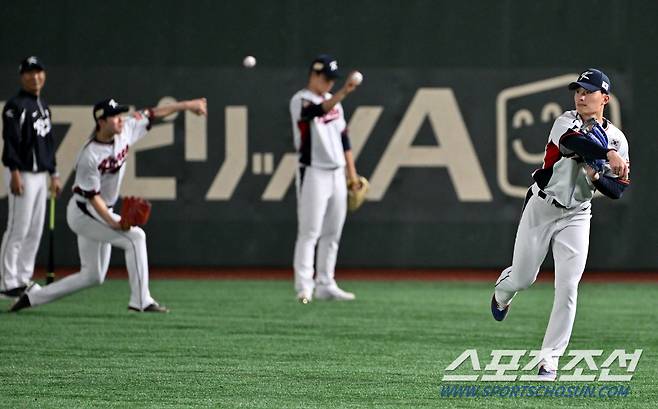 15일 일본 도쿄돔에서 열린 2023 아시아 프로야구 챔피언십(APBC) 공식 연습. 윤동희가 수비 훈련을 하고 있다. 도쿄(일본)=박재만 기자pjm@sportschosun.com/2023.11.15/