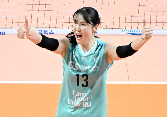 The GS Caltex Seoul Kixx's Jung Dae-young celebrates during a V League game against Suwon Hyundai Engineering & Construction Hillstate at the Jangchung Arena in central Seoul on Nov. 3. [KOREA VOLLEYBALL FEDERATION]