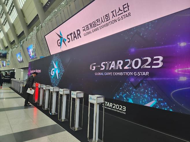 국내 최대 게임 전시회 ‘지스타(G-STAR) 2023’이 16일 부산 벡스코에서 역대 최대 규모로 막을 올렸다. 이영기 기자.