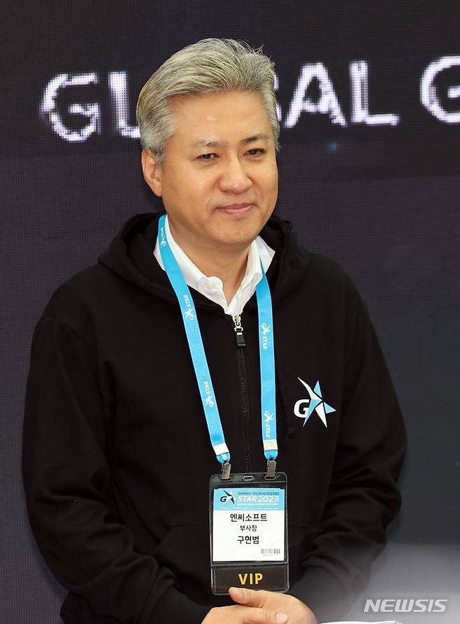 [부산=뉴시스] 하경민 기자 = 구현범 엔씨소프트 부사장이 16일 오전 부산 해운대구 벡스코 제1전시장 앞에서 열린 국제게임전시회 '지스타 2023' 개막식에 참석했다. 2023.11.16. yulnetphoto@newsis.com