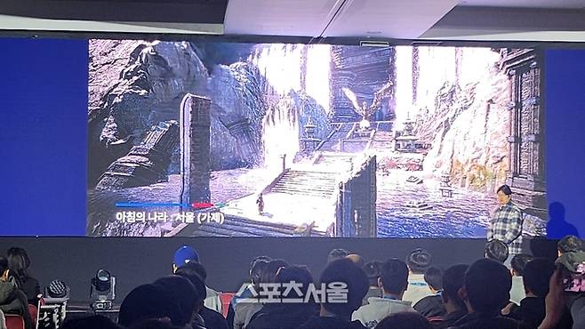 주재상 ‘검은사막’ 게임디자인 실장이 17일 부산 벡스코 컨벤션홀에서 진행된 ‘지스타 컨퍼런스(G-CON)’에서 ‘아침의 나라 개발기’란 주제로 강연을 하고 있다. 벡스코=김민규기자 kmg@sportsseoul.com