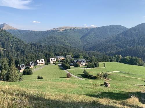 스키와 트레킹으로 유명한 도노발리 마을