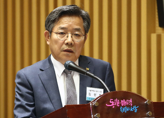 김헌동 서울주택도시공사(SH) 사장이 토지임대부 분양주택을 서민·중산층의 내집 마련을 위한 '반값 아파트'라고 홍보하더니, 서울시의회 주택공간위원회 행정사무감사에서 "임대아파트"라고 발언해 논란이 일고 있다. /사진=뉴스1