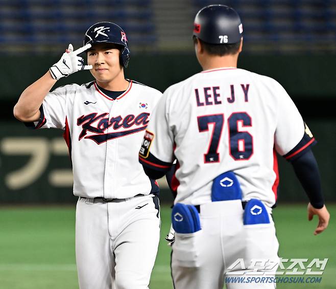 18일 일본 도쿄돔에서 열린 2023 아시아 프로야구 챔피언십(APBC) 한국과 대만의 경기. 2회말 2사 만루 김휘집이 적시타를 날린 뒤 환호하고 있다. 도쿄(일본)=박재만 기자pjm@sportschosun.com/2023.11.18/