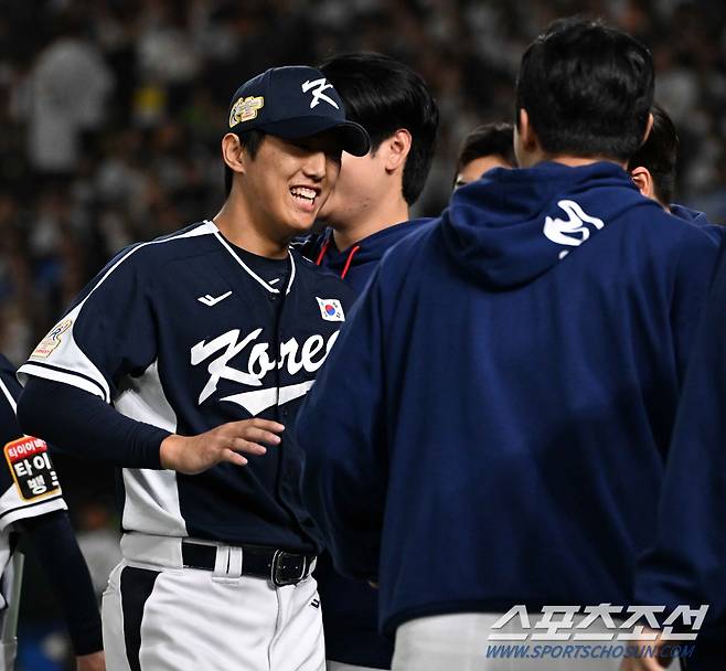 17일 일본 도쿄돔에서 열린 2023 아시아 프로야구 챔피언십(APBC) 한국과 일본의 경기. 이의리가 이닝을 마친 뒤 더그아웃으로 향하고 있다. 도쿄(일본)=박재만 기자pjm@sportschosun.com/2023.11.17/