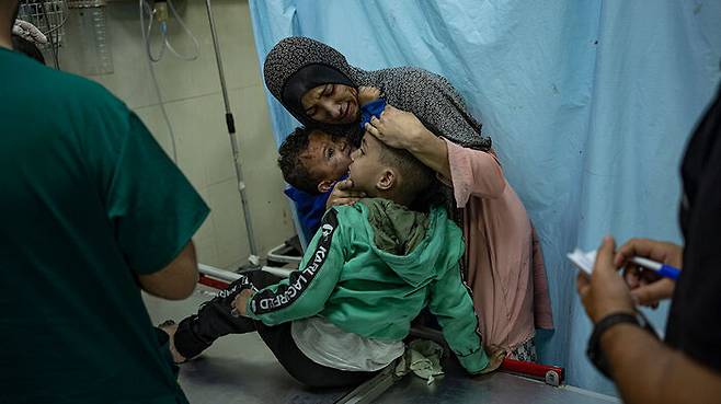 가자지구 병원에 모여있는 부상자들 (사진=AP, 연합뉴스)