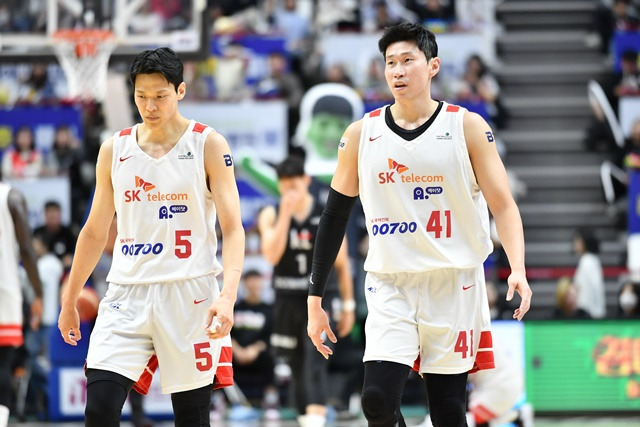 서울 SK 베테랑 김선형(왼쪽)과 오세근. /사진=KBL 제공