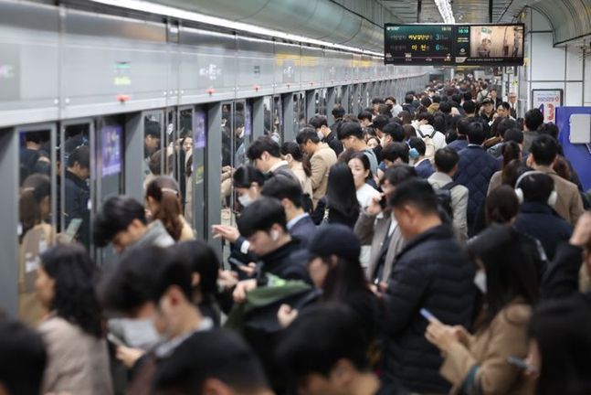 서울교통공사의 민주노총 소속 노동조합이 오는 22일 지하철 총파업에 돌입하겠다고 예고했다.ⓒ뉴시스