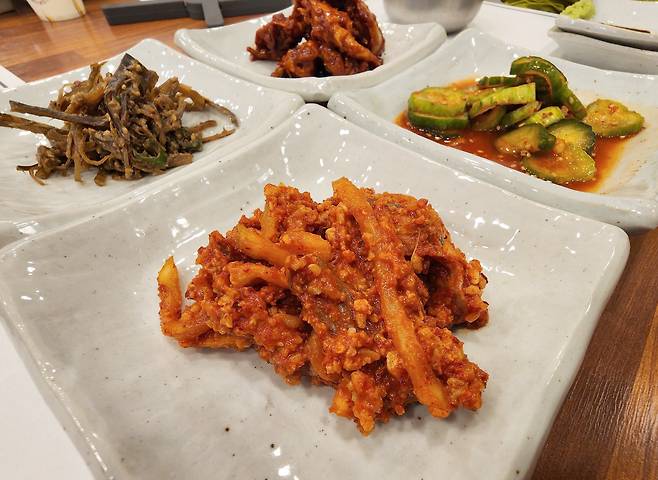 동해-삼척의 가자미 식해는 이곳 여행때 흔히 만나는 밑반찬 중 하나이다.