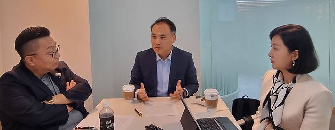 지난 16일 조선비즈 본사에서 열린 ‘인구 절벽에 따른 소비 지형 변화’ 전문가 좌담회에 참석한 (왼쪽부터)문정훈 서울대 농경제사회학부 교수, 정연승 단국대 경영학부 교수, 이경희 이마트 유통산업연구소장./이민아 기자