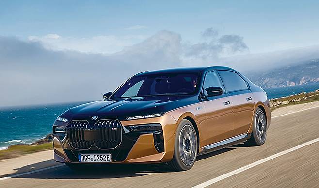 BMW i7 M70 x드라이브. 사진 BMW