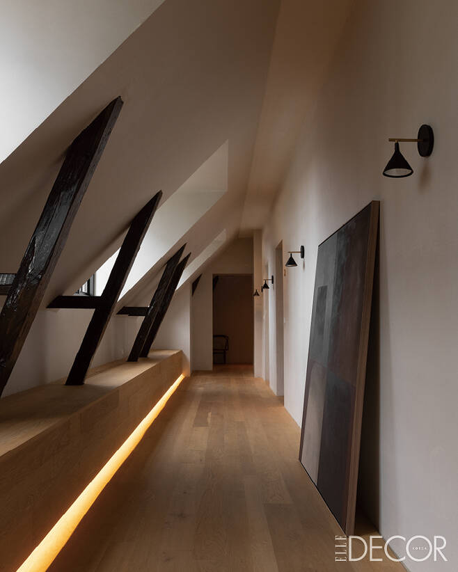 세월이 묻은 건물과 현대적인 노르딕 감성이 균형을 이루는 아우도 코펜하겐.