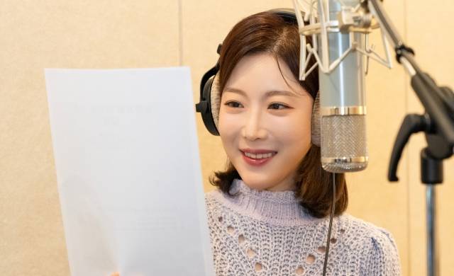 5년차 성우 이민하씨가 녹음을 준비하는 모습. 이민하씨 제공