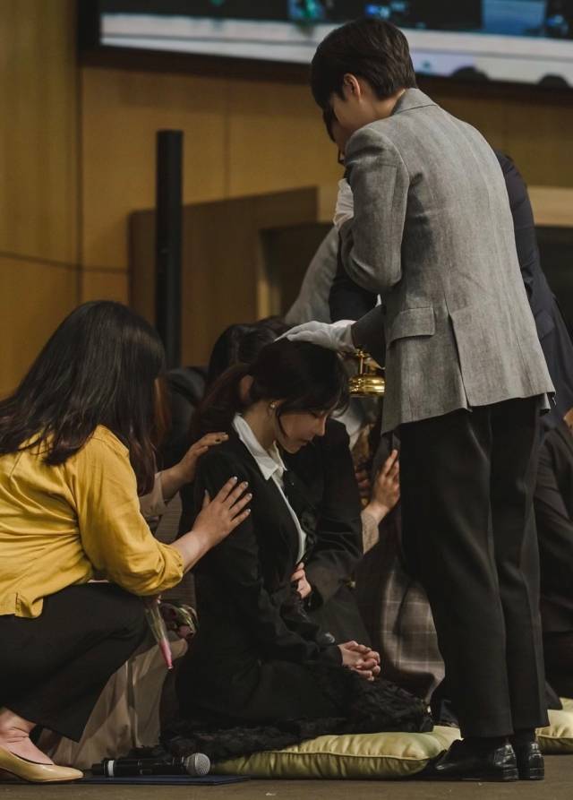 이민하씨가 2019년 세례를 받는 장면. 이민하씨 제공