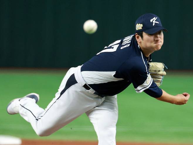 19일 일본 도쿄돔에서 열린 아시아프로야구챔피언십(APBC) 결승전 대한민국과 일본의 경기. 한국 선발 곽빈이 역투하고 있다. 사진=연합뉴스