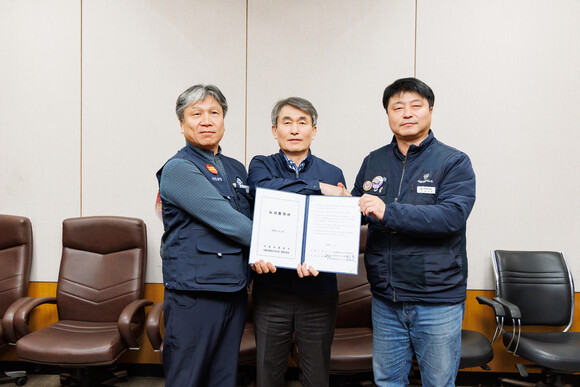 서울교통공사와 양대노총 소속 서울교통공사 노조들로 구성된 연합교섭단은 21일 밤 9시 25분께 임금·단체협상에 최종 합의했다. 서울교통공사 노조 제공