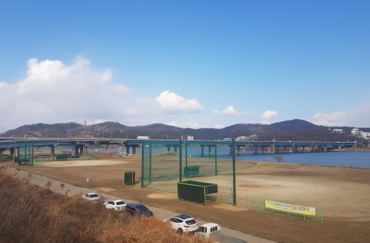 구미시, 낙동강변에 인조잔디 야구장 추진 [구미시 제공]