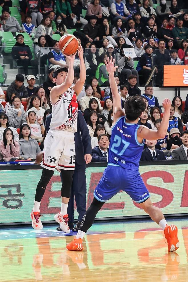 정관장 최성원은 20점을 몰아치며 승리를 이끌었다. [KBL 제공]