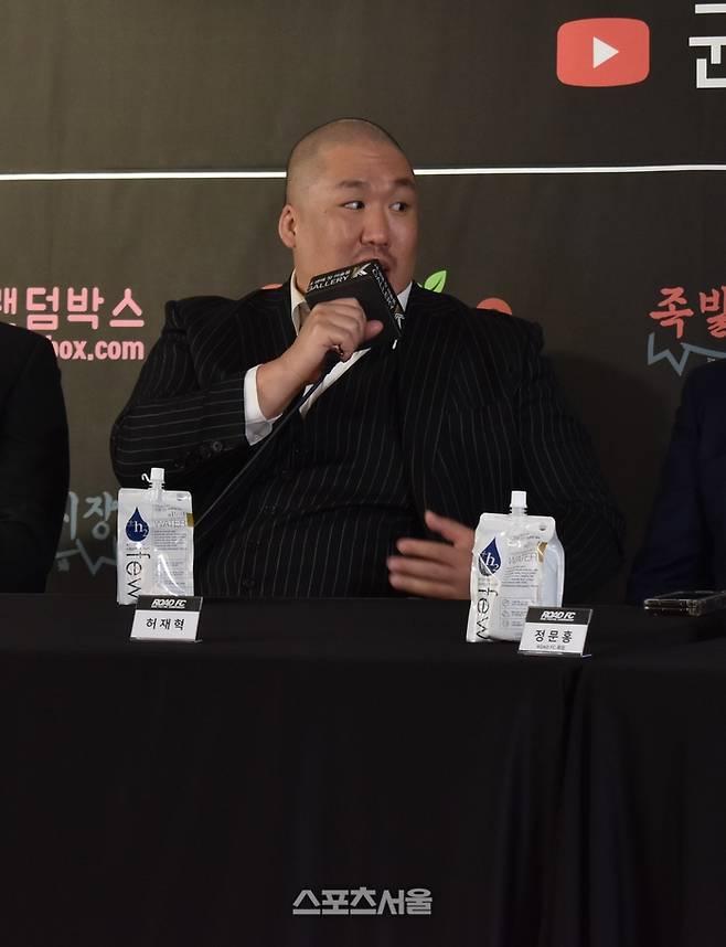 가수 겸 파이터 허재혁이 22일 서울 용산구 남산 서울타워 4층 갤러리K 아트노믹스 서울타워점에서 열린 ‘로드FC 067X파이터 100’ 기자회견에서 질문에 답하고 있다. 사진=김태형기자 tha93@sportsseoul.com