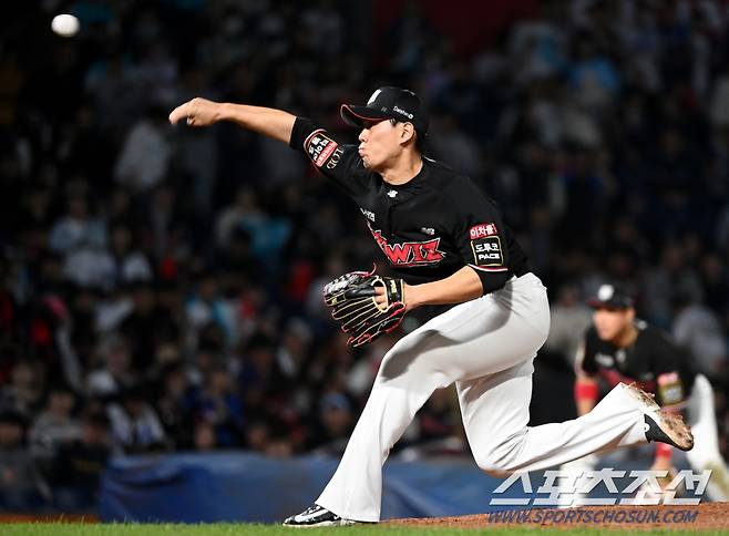 2일 창원NC파크에서 열린 PO3차전 KT와 NC의 경기, KT 김재윤이 역투하고 있다. 창원=허상욱 기자wook@sportschosun.com/2023.11.02/