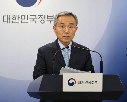 13일 정부서울청사에서 김우승 글로컬대학위원회 부위원장이 글로컬대학 본지정 평가 결과를 발표하고 있다. 사진=교육부 제공