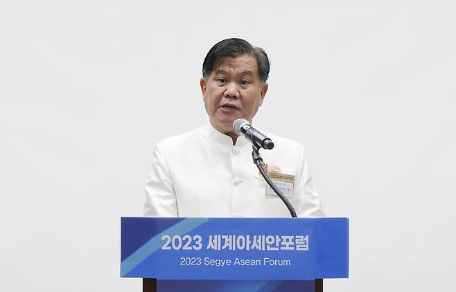 22일 서울 중구 은행회관에서 열린 2023 세계아세안포럼에서 송칸 루앙무닌톤 주한 라오스 대사가 환영사를 하고 있다. 이재문 기자