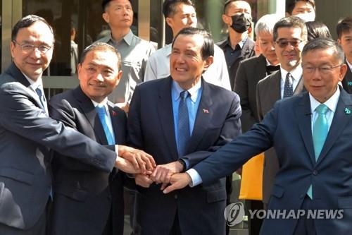 주리룬 국민당 주석, 허우유이 후보, 마잉주 전 총통, 커원저 후보(왼쪽부터) [AFP 연합뉴스. 재판매 및 DB 금지]